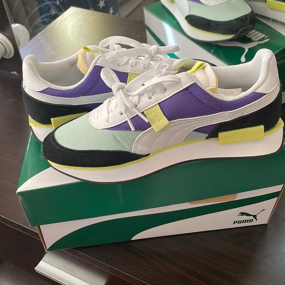 Multi colored pumas